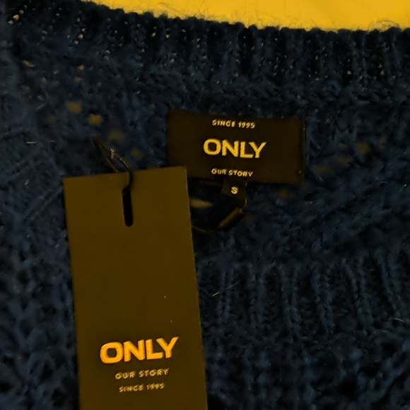 Sweater - Picture 3 of 4